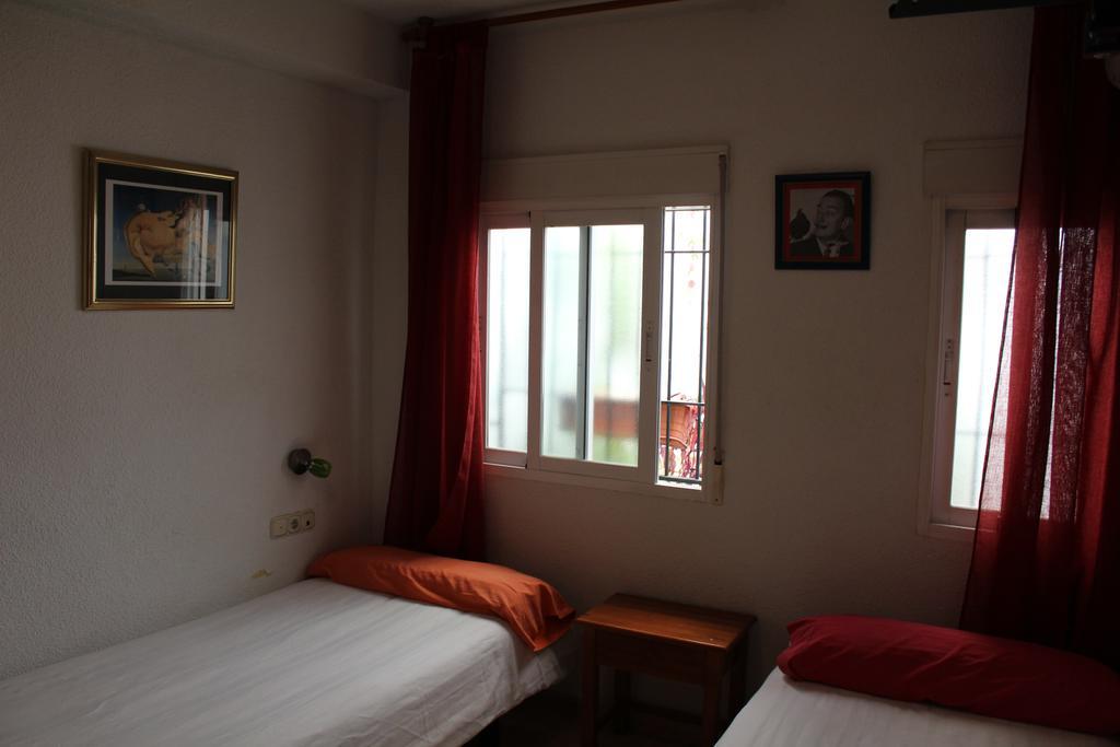 غرناطة Hostal Nuevas Naciones الغرفة الصورة