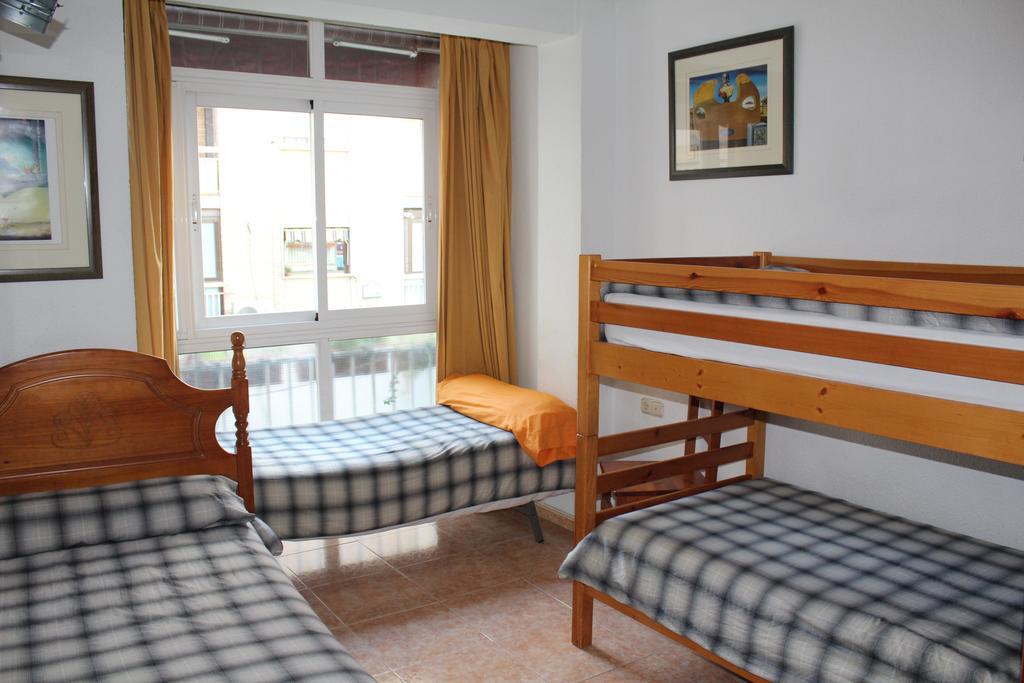 غرناطة Hostal Nuevas Naciones الغرفة الصورة