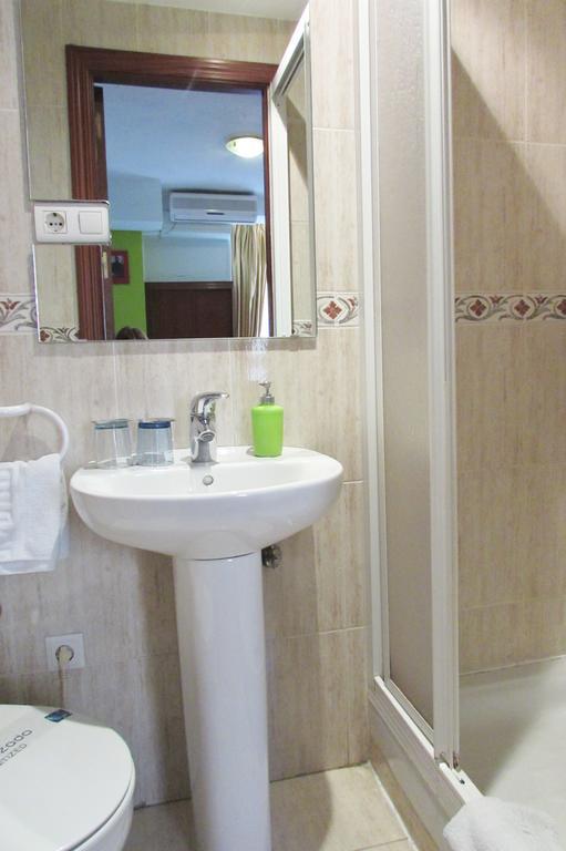 غرناطة Hostal Nuevas Naciones المظهر الخارجي الصورة